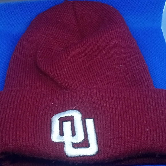 Men's Crimson Oklahoma Sooners Logo Cuffed Knit Hat - Picture 2 of 3
